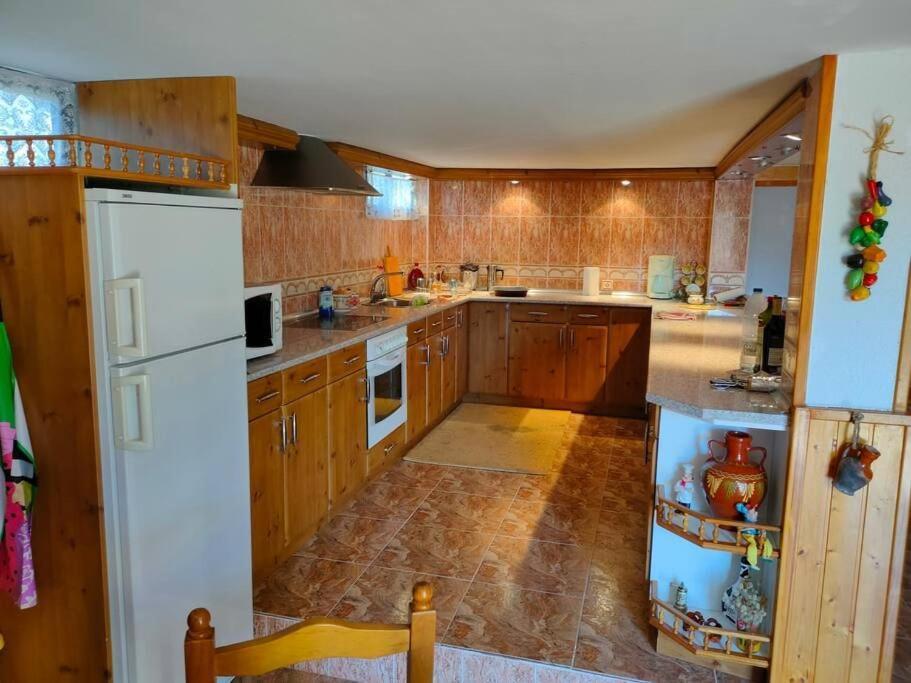 Vivienda De Uso Turistico En Entorno Maravilloso Huerta Del Rey Esterno foto